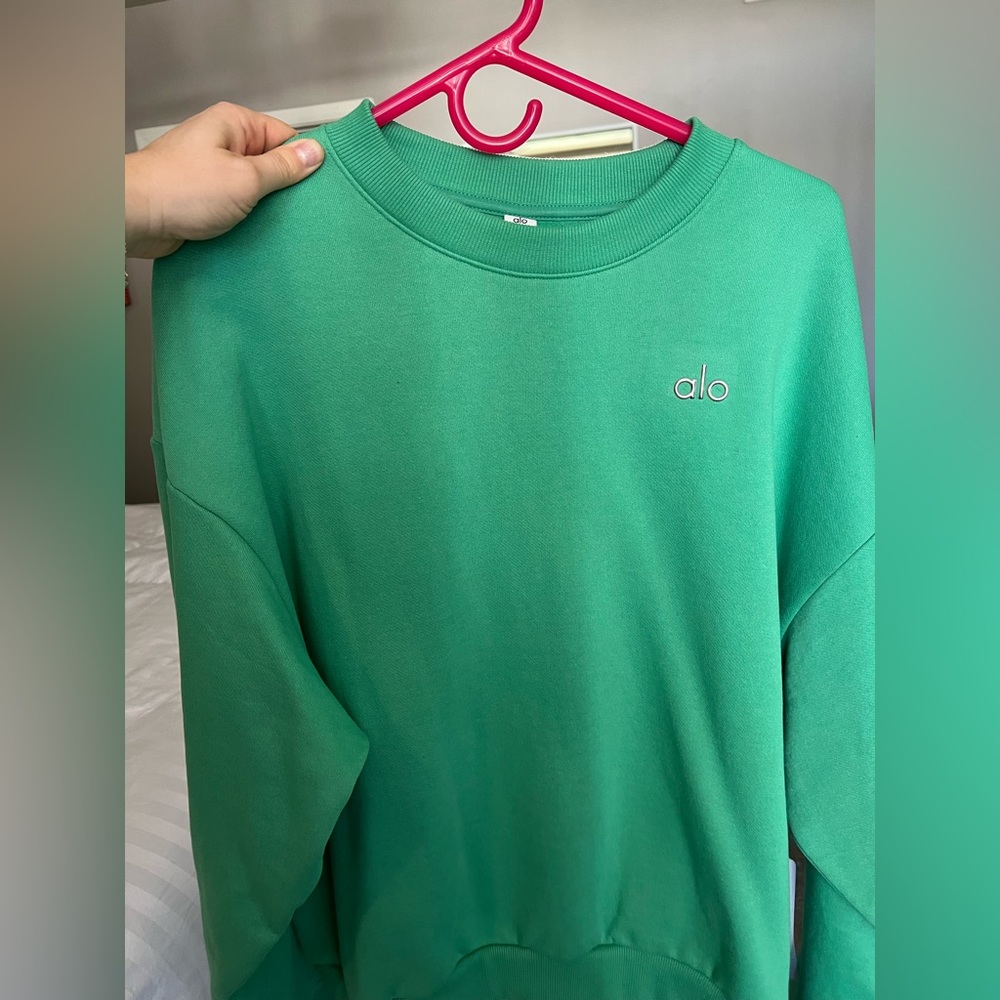 Alo Accolade Crew Pullover. Lettuce. New with tags